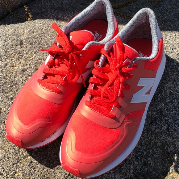 Red New Balance - Picture 2 of 3